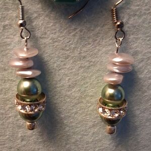 STACKED LILAC PEARLS EARRINGS